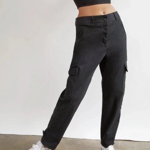 Aritzia Wilfred Free High Waisted Cargo Pant | Size 2 & stretchy (Fits 25- 27) - Picture 3 of 11